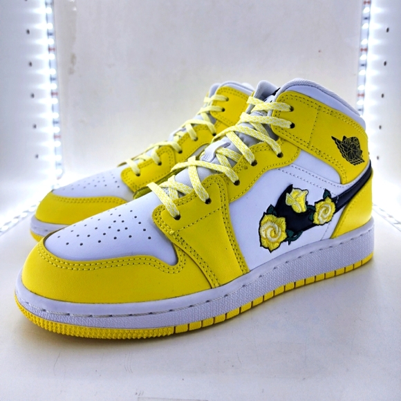 ❗️SOLD ❗️Air Jordan 1 MID | DYNAMIC YELLOW FLORAL (GS) - Picture 3 of 16